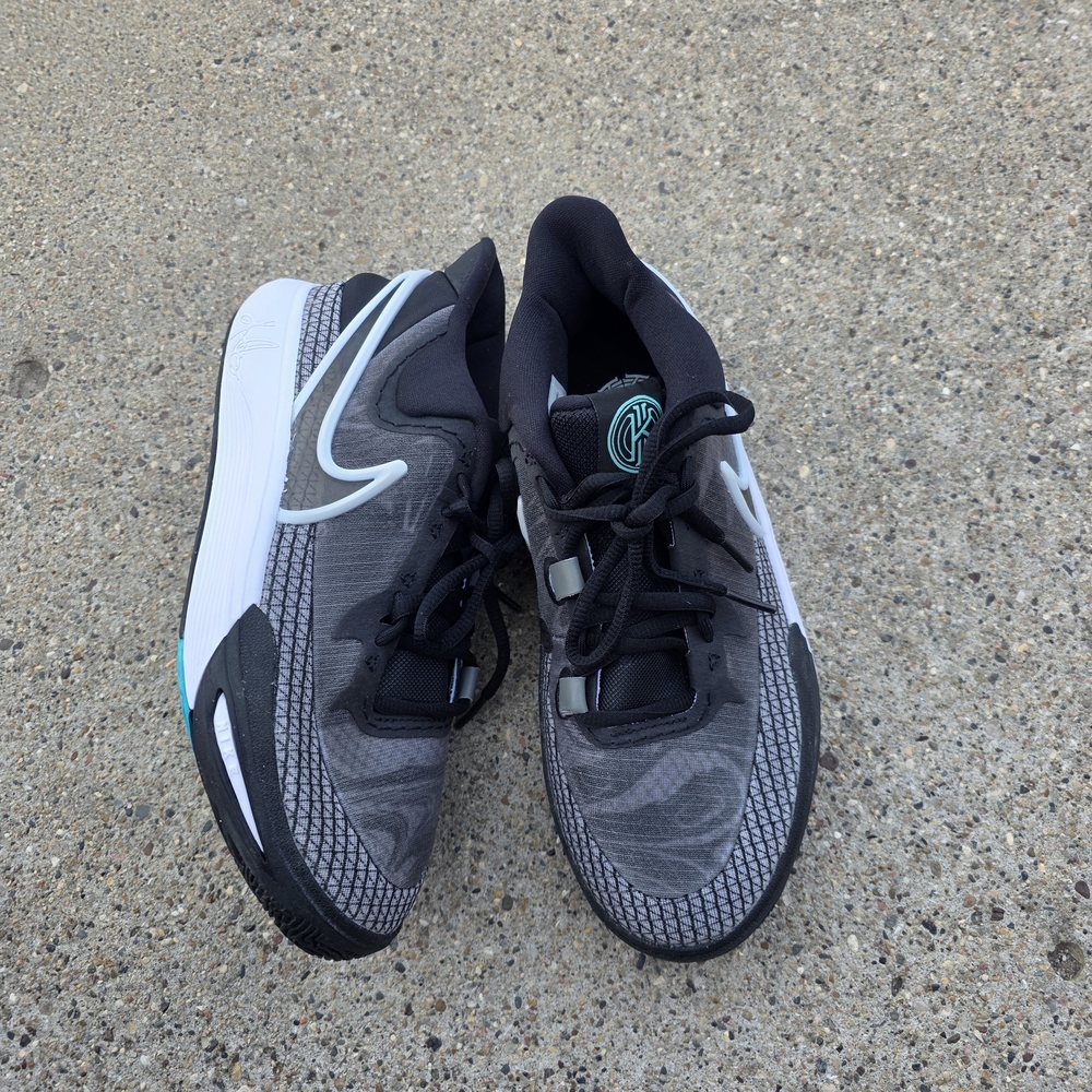 Nike Kyrie Gray and Black Low-Top Sneakers Teal Accent Youth Boys 5